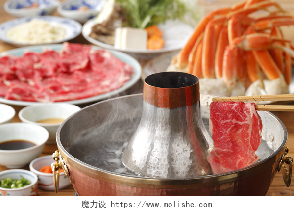 新鲜的牛肉火锅新鲜的牛肉火锅和蟹泰式风格